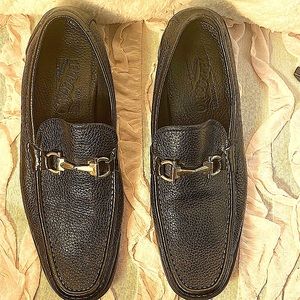 EUC Salvatore Ferragamo MOCCASIN WITH GANCINI ORNAMENT. Men’s size 9 in black.